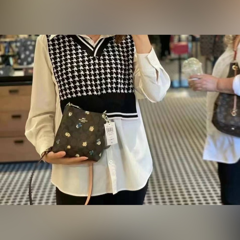 NWT Coach Mini Town Bucket Bag In Signature Canvas With Vintage Rose Print C7270 - Picture 15 of 16